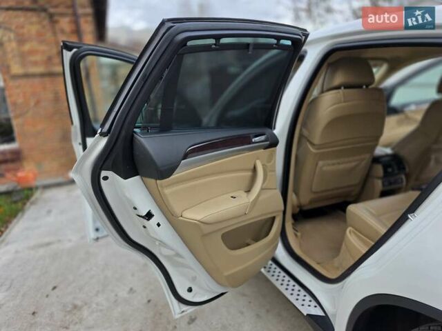 Белый БМВ Х6, объемом двигателя 4.4 л и пробегом 100 тыс. км за 11999 $, фото 63 на Automoto.ua