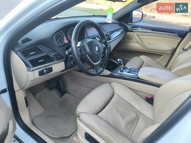 Белый БМВ Х6, объемом двигателя 4.4 л и пробегом 165 тыс. км за 12500 $, фото 7 на Automoto.ua