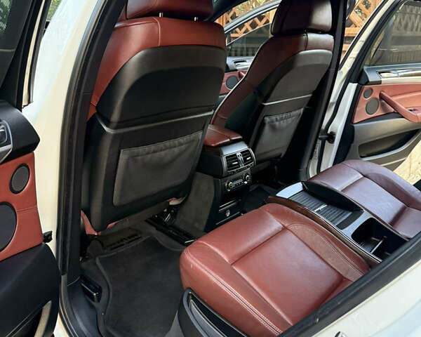 Белый БМВ Х6, объемом двигателя 3 л и пробегом 163 тыс. км за 16600 $, фото 6 на Automoto.ua