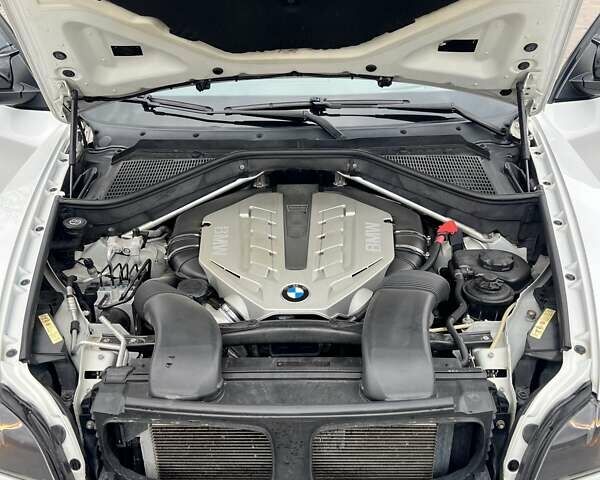 Белый БМВ Х6, объемом двигателя 4.4 л и пробегом 170 тыс. км за 16500 $, фото 19 на Automoto.ua