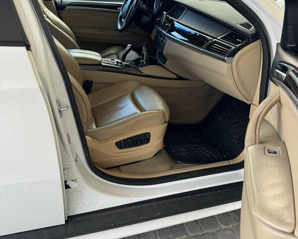 БМВ Х6 2009 в Ужгороде на Automoto.ua Белый БМВ Х6, объемом двигателя 2.99 л и пробегом 320 тыс. км за 20000 $, фото 4 на Automoto.ua