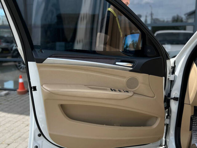 Белый БМВ Х6, объемом двигателя 4.4 л и пробегом 90 тыс. км за 16500 $, фото 6 на Automoto.ua