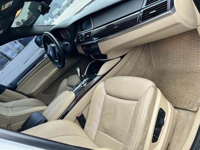 Белый БМВ Х6, объемом двигателя 4.4 л и пробегом 170 тыс. км за 16500 $, фото 9 на Automoto.ua