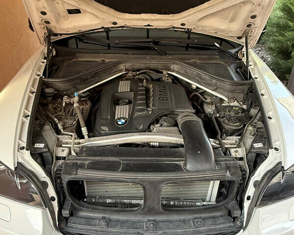 Білий БМВ Х6, об'ємом двигуна 3 л та пробігом 163 тис. км за 12500 $, фото 27 на Automoto.ua