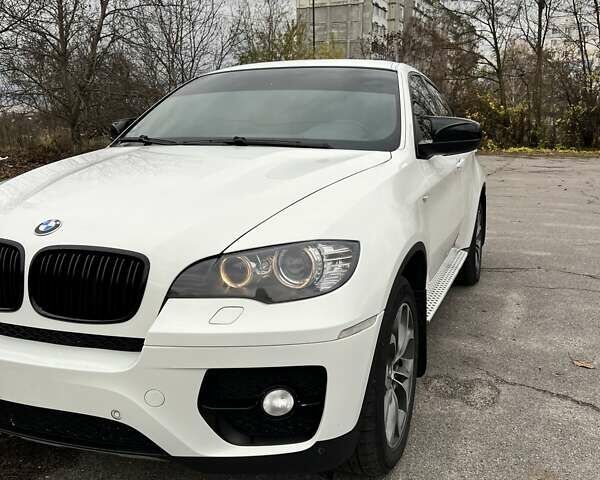 Белый БМВ Х6, объемом двигателя 4.4 л и пробегом 170 тыс. км за 16500 $, фото 1 на Automoto.ua