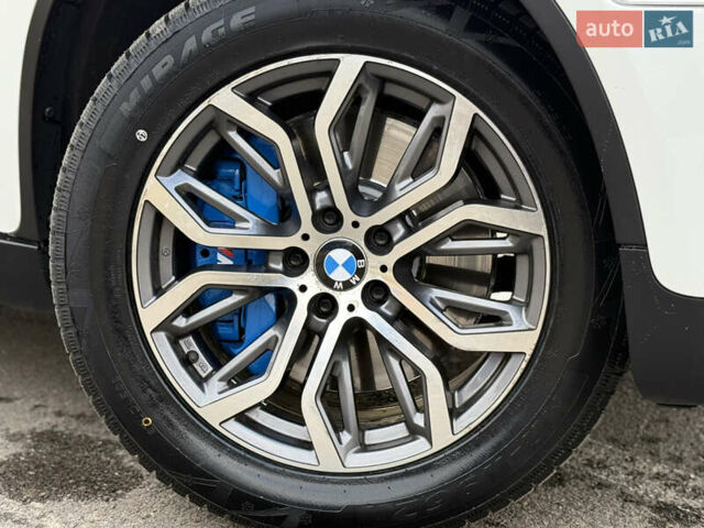 Білий БМВ Х6, об'ємом двигуна 3 л та пробігом 303 тис. км за 17850 $, фото 15 на Automoto.ua