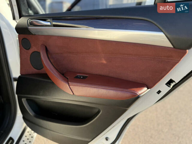 Білий БМВ Х6, об'ємом двигуна 3 л та пробігом 303 тис. км за 17850 $, фото 106 на Automoto.ua
