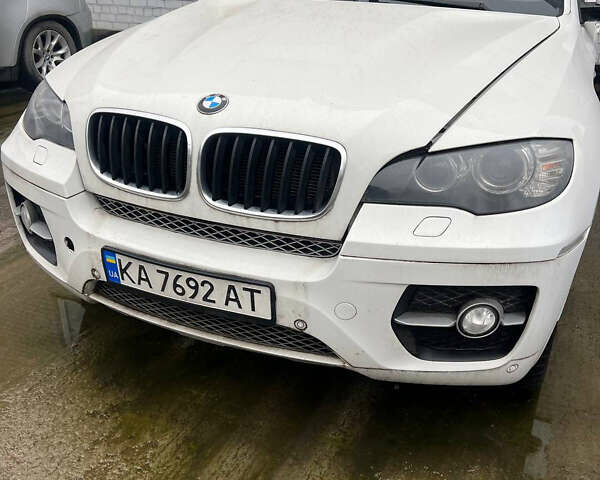 Белый БМВ Х6, объемом двигателя 3 л и пробегом 150 тыс. км за 10000 $, фото 1 на Automoto.ua