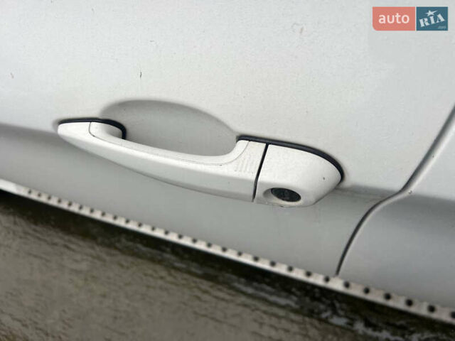 Белый БМВ Х6, объемом двигателя 3 л и пробегом 150 тыс. км за 10000 $, фото 13 на Automoto.ua