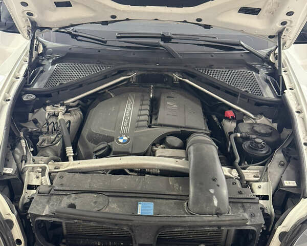 Білий БМВ Х6, об'ємом двигуна 2.98 л та пробігом 200 тис. км за 15000 $, фото 9 на Automoto.ua