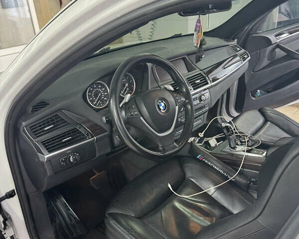 Білий БМВ Х6, об'ємом двигуна 2.98 л та пробігом 200 тис. км за 15000 $, фото 6 на Automoto.ua