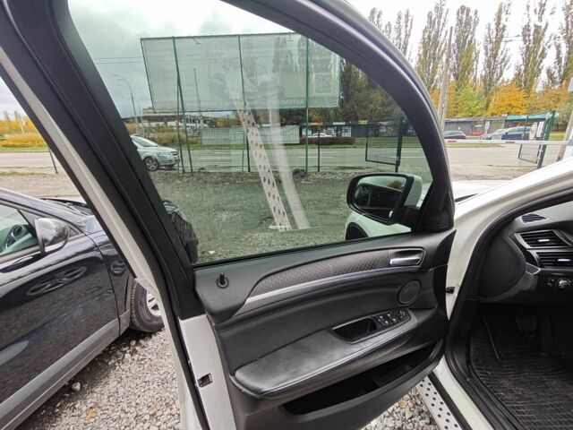 Белый БМВ Х6, объемом двигателя 3 л и пробегом 152 тыс. км за 16000 $, фото 12 на Automoto.ua