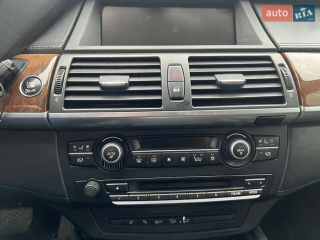 Белый БМВ Х6, объемом двигателя 3 л и пробегом 150 тыс. км за 10000 $, фото 17 на Automoto.ua