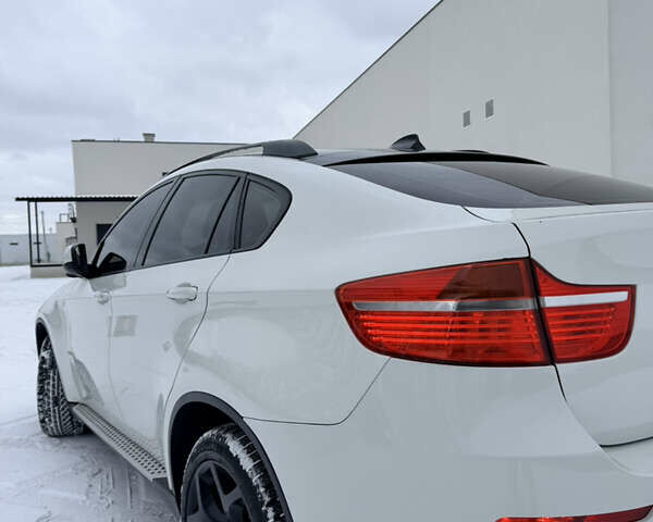 Белый БМВ Х6, объемом двигателя 4.39 л и пробегом 176 тыс. км за 13999 $, фото 21 на Automoto.ua