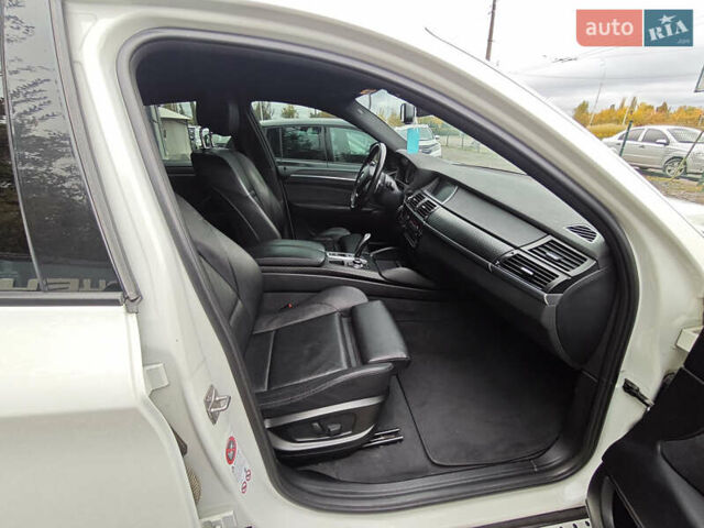 Белый БМВ Х6, объемом двигателя 3 л и пробегом 152 тыс. км за 16000 $, фото 30 на Automoto.ua