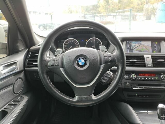 Белый БМВ Х6, объемом двигателя 3 л и пробегом 152 тыс. км за 16000 $, фото 14 на Automoto.ua