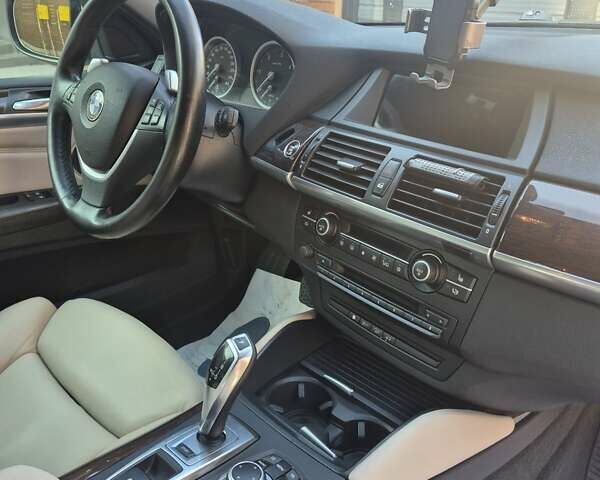 Белый БМВ Х6, объемом двигателя 3 л и пробегом 290 тыс. км за 18000 $, фото 28 на Automoto.ua