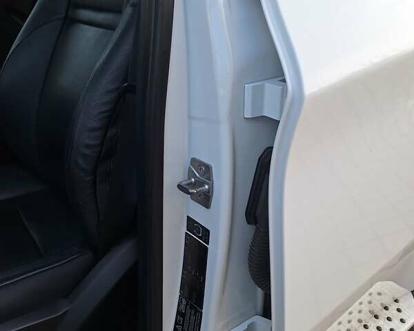 Білий БМВ Х6, об'ємом двигуна 4.39 л та пробігом 126 тис. км за 17000 $, фото 15 на Automoto.ua