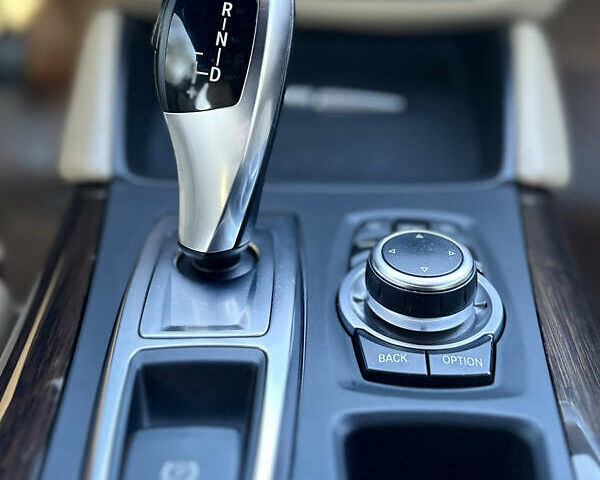 БМВ Х6 2010 в Запорожье на Automoto.ua Белый БМВ Х6, объемом двигателя 3 л и пробегом 138 тыс. км за 16900 $, фото 13 на Automoto.ua