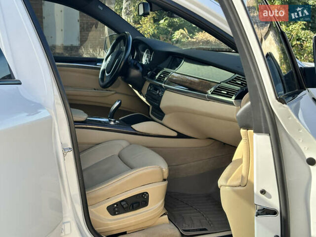 БМВ Х6 2010 в Запорожье на Automoto.ua Белый БМВ Х6, объемом двигателя 3 л и пробегом 138 тыс. км за 16900 $, фото 29 на Automoto.ua