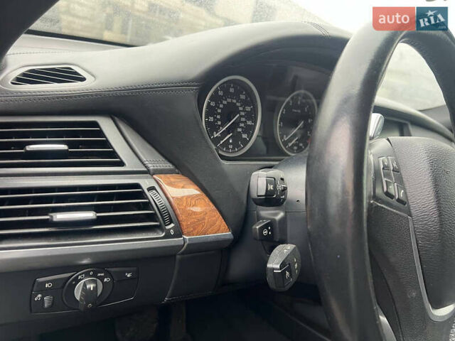 Белый БМВ Х6, объемом двигателя 3 л и пробегом 150 тыс. км за 10000 $, фото 16 на Automoto.ua