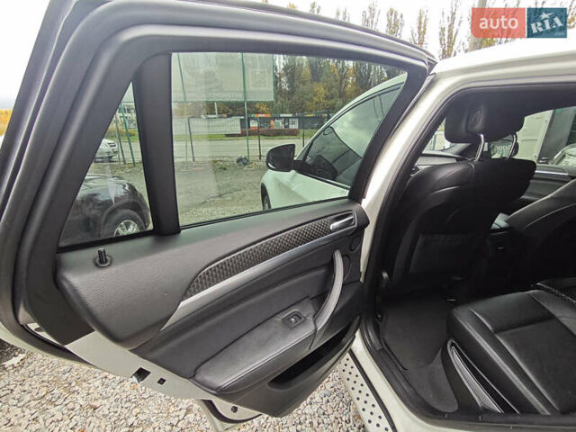 Белый БМВ Х6, объемом двигателя 3 л и пробегом 152 тыс. км за 16000 $, фото 14 на Automoto.ua