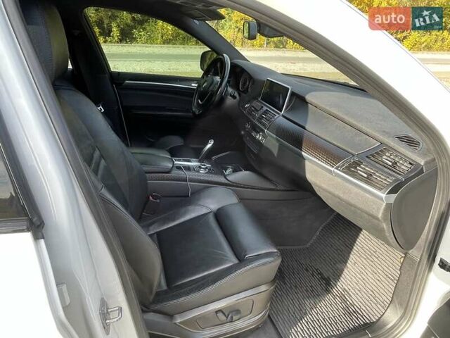 Белый БМВ Х6, объемом двигателя 3 л и пробегом 86 тыс. км за 19999 $, фото 79 на Automoto.ua