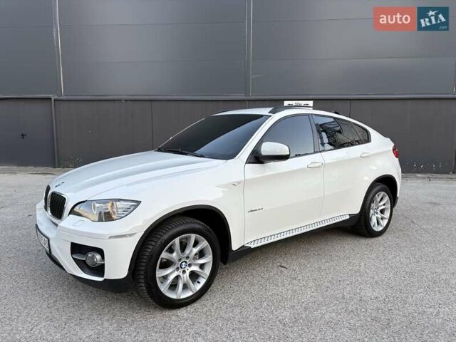 Белый БМВ Х6, объемом двигателя 3 л и пробегом 245 тыс. км за 15650 $, фото 12 на Automoto.ua
