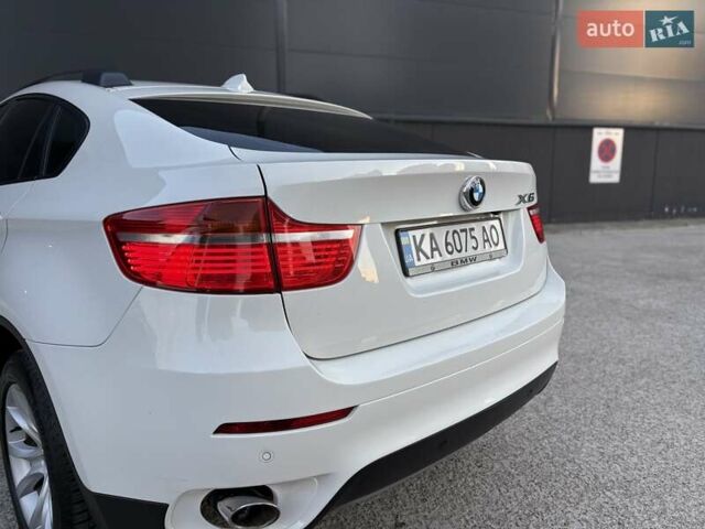 Белый БМВ Х6, объемом двигателя 3 л и пробегом 245 тыс. км за 15650 $, фото 17 на Automoto.ua