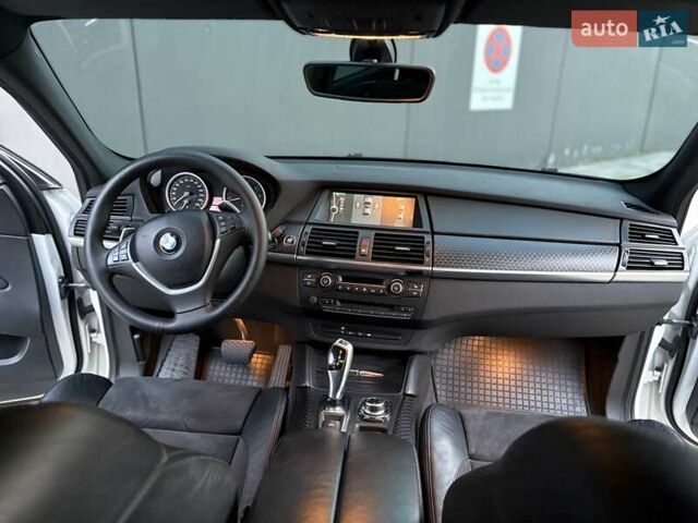 Белый БМВ Х6, объемом двигателя 3 л и пробегом 245 тыс. км за 15650 $, фото 35 на Automoto.ua