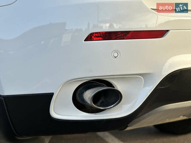 Белый БМВ Х6, объемом двигателя 3 л и пробегом 320 тыс. км за 18850 $, фото 15 на Automoto.ua