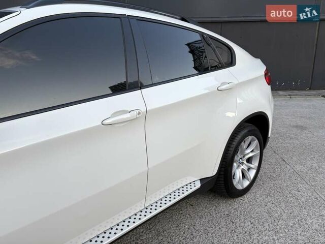 Белый БМВ Х6, объемом двигателя 3 л и пробегом 245 тыс. км за 15650 $, фото 56 на Automoto.ua