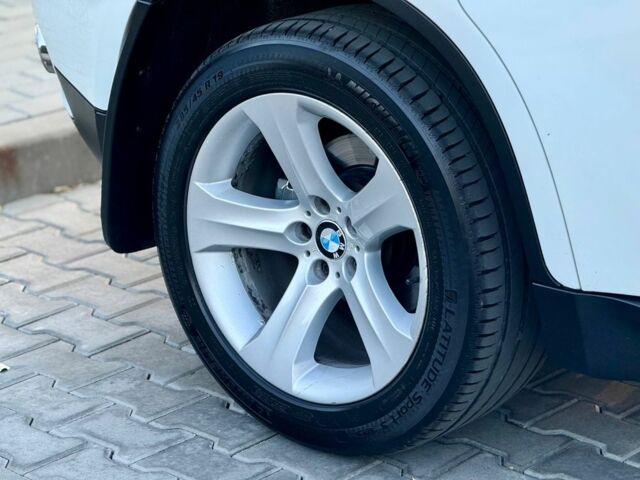 Белый БМВ Х6, объемом двигателя 3 л и пробегом 156 тыс. км за 18500 $, фото 5 на Automoto.ua