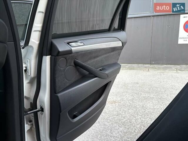 Белый БМВ Х6, объемом двигателя 3 л и пробегом 245 тыс. км за 15650 $, фото 43 на Automoto.ua