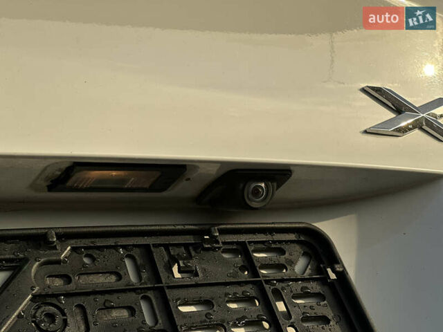 Белый БМВ Х6, объемом двигателя 3 л и пробегом 320 тыс. км за 18850 $, фото 30 на Automoto.ua