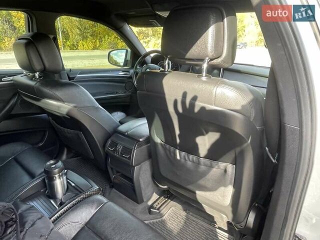 Белый БМВ Х6, объемом двигателя 3 л и пробегом 86 тыс. км за 19999 $, фото 78 на Automoto.ua