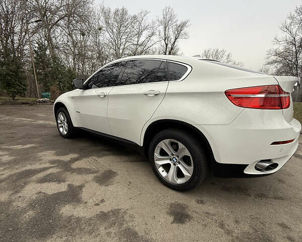 Белый БМВ Х6, объемом двигателя 2.99 л и пробегом 150 тыс. км за 17000 $, фото 2 на Automoto.ua