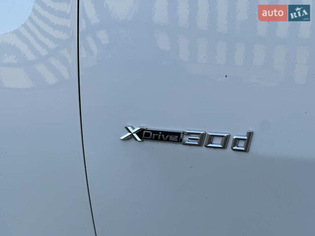 Белый БМВ Х6, объемом двигателя 3 л и пробегом 320 тыс. км за 18850 $, фото 12 на Automoto.ua