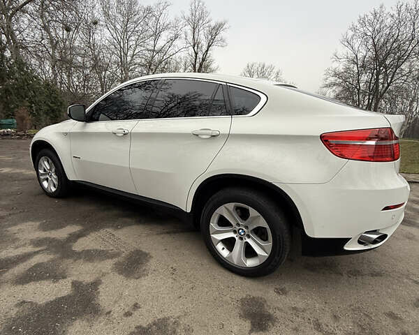 Белый БМВ Х6, объемом двигателя 2.99 л и пробегом 150 тыс. км за 17000 $, фото 3 на Automoto.ua