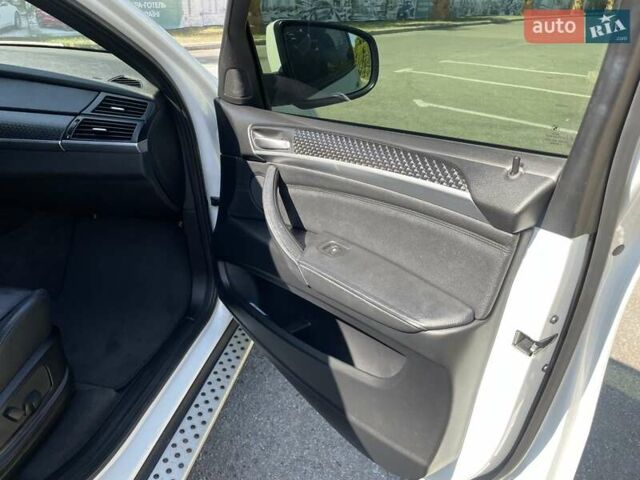 Белый БМВ Х6, объемом двигателя 3 л и пробегом 86 тыс. км за 19999 $, фото 25 на Automoto.ua