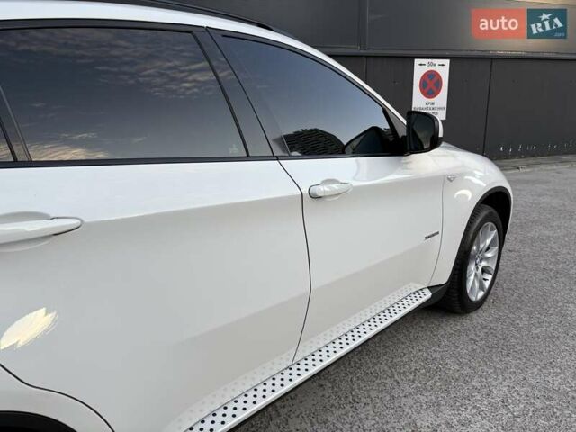 Белый БМВ Х6, объемом двигателя 3 л и пробегом 245 тыс. км за 15650 $, фото 24 на Automoto.ua