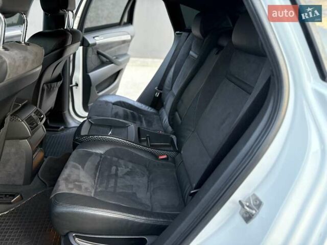 Белый БМВ Х6, объемом двигателя 3 л и пробегом 245 тыс. км за 15650 $, фото 46 на Automoto.ua