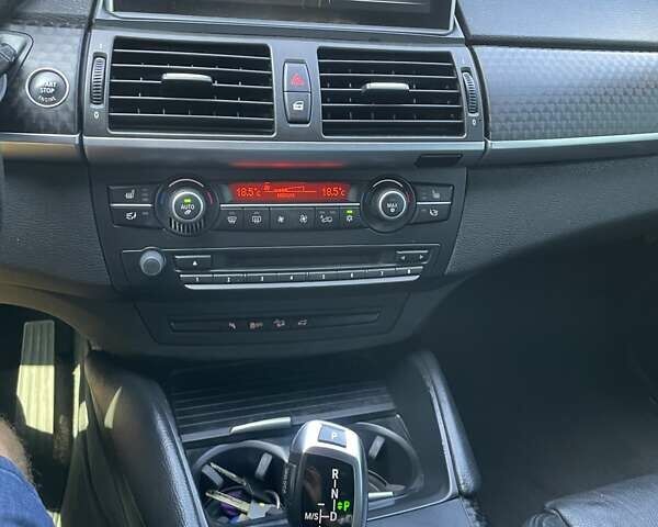 Белый БМВ Х6, объемом двигателя 3 л и пробегом 86 тыс. км за 19999 $, фото 45 на Automoto.ua