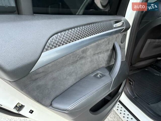 Белый БМВ Х6, объемом двигателя 3 л и пробегом 245 тыс. км за 15650 $, фото 53 на Automoto.ua