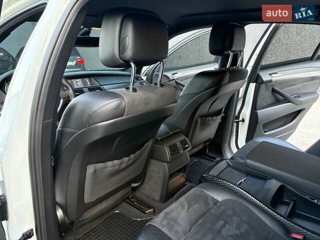 Белый БМВ Х6, объемом двигателя 3 л и пробегом 245 тыс. км за 15650 $, фото 41 на Automoto.ua