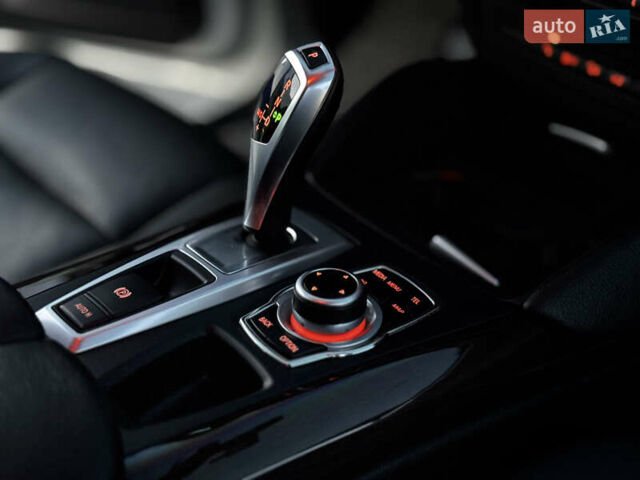 Белый БМВ Х6, объемом двигателя 3 л и пробегом 200 тыс. км за 22800 $, фото 63 на Automoto.ua