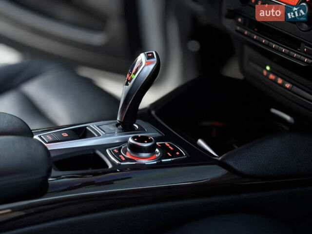 Белый БМВ Х6, объемом двигателя 3 л и пробегом 200 тыс. км за 22800 $, фото 62 на Automoto.ua