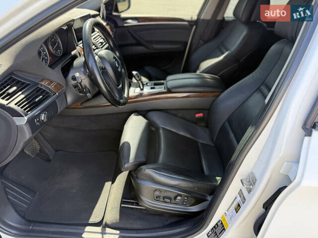 Белый БМВ Х6, объемом двигателя 3 л и пробегом 237 тыс. км за 15600 $, фото 9 на Automoto.ua