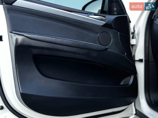 Белый БМВ Х6, объемом двигателя 3 л и пробегом 200 тыс. км за 22800 $, фото 36 на Automoto.ua