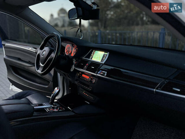 Белый БМВ Х6, объемом двигателя 3 л и пробегом 200 тыс. км за 22800 $, фото 57 на Automoto.ua